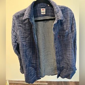 Men’s Levi’s medium long sleeve button down shirt